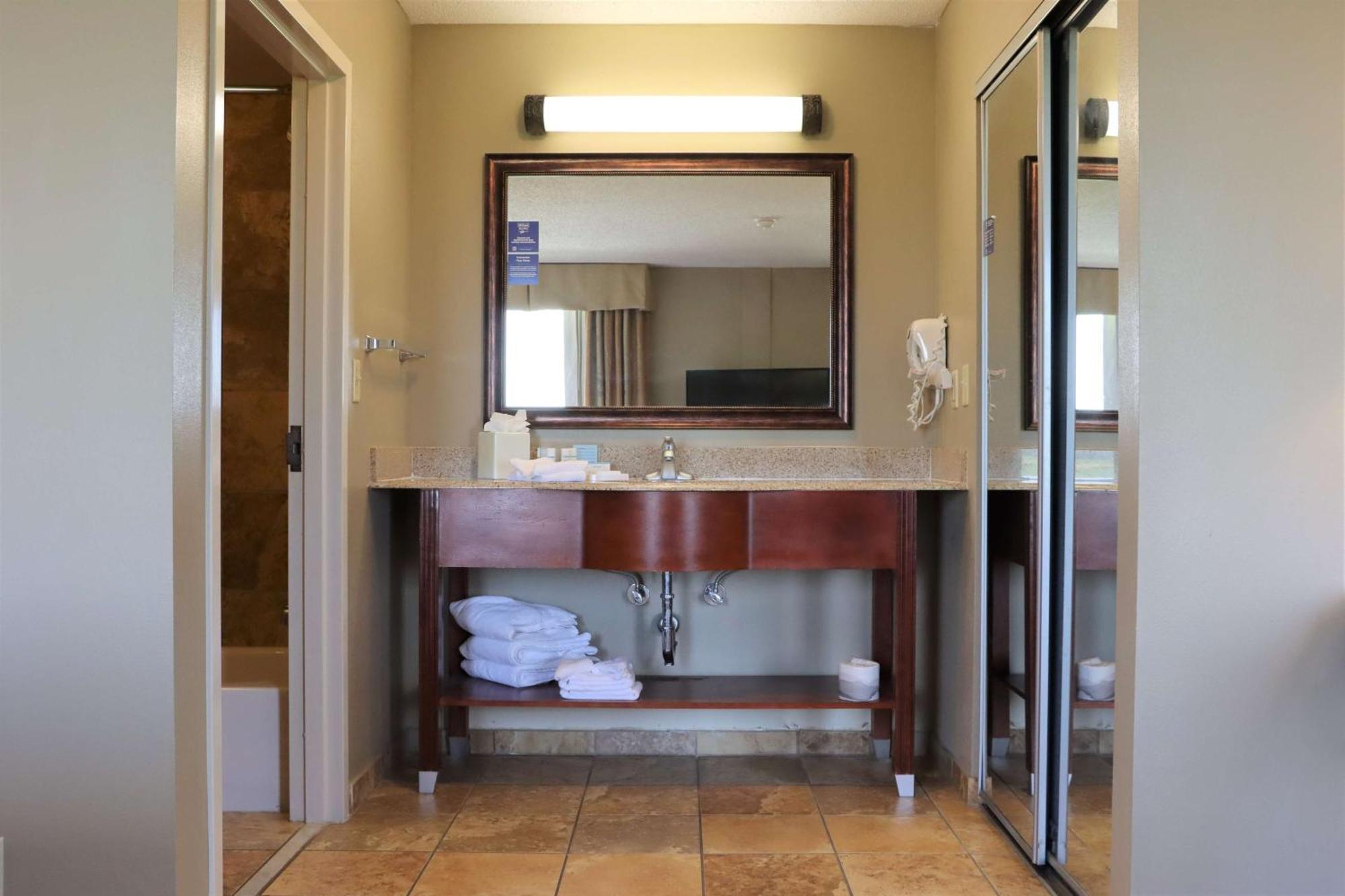 Hampton Inn & Suites תיבודו מראה חיצוני תמונה